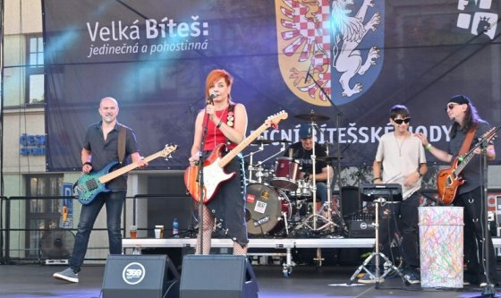 TRADIČNÍ BÍTEŠSKÉ HODY OBJEKTIVEM OTTY HASONĚ