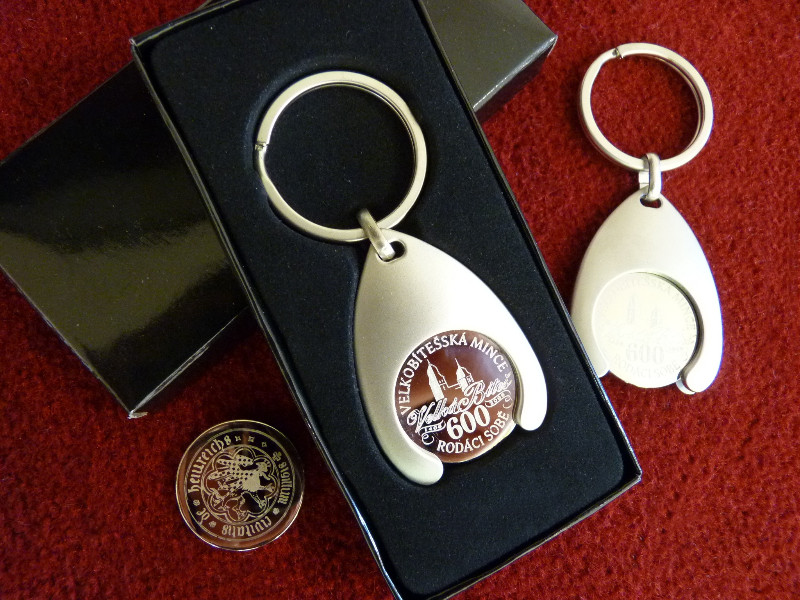 mince privesek zeton