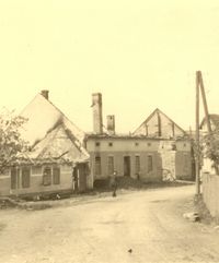 Květen 1945_ul._Kozí_pohled_směrem_k_mostu