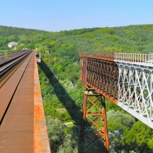 Ivančický viadukt na trati Brno - Hrušovany n. J. (32 km)