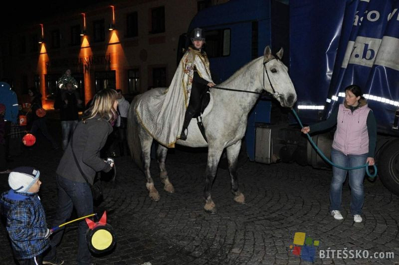SVATOMARTINSKÝ LAMPIONOVÝ PRŮVOD S OHŇOSTROJEM